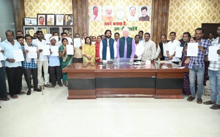 कैबिनेट मंत्री गुरु खुशवंत साहेब ने आरंग क्षेत्रीय कार्यालय में किया जनदर्शन, 50 पीएम आवास हितग्राहियों को स्वीकृति पत्र