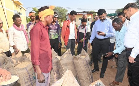 प्रभारी सचिव डॉ. एस. भारतीदासन ने धान खरीदी केंद्रों का निरीक्षण किया, किसानों से ली व्यवस्थाओं की जानकारी