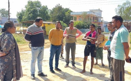 कलेक्टर ने बनियागांव धान खरीदी केंद्र का किया निरीक्षण