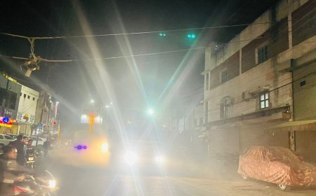 ऋषभ देव चौक के पास टूटी बिजली लाइन से ट्रैफिक जाम