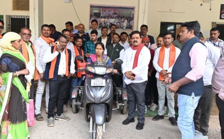 वनांचल की दिव्यांग आंगनबाड़ी कार्यकर्ता सुनीता को उपमुख्यमंत्री ने दी स्कूटी, मिला नया हौसला