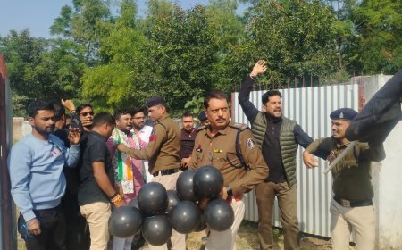गरीब आदिवासी का मकान तोड़े जाने के विरोध में युवा कांग्रेस का प्रदर्शन विफल, पुलिस ने किया हाउस अरेस्ट