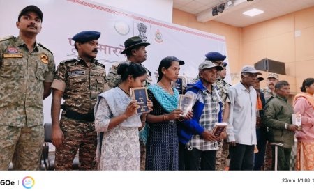बस्तर में पूना मारगेम कार्यक्रम के तहत माओवादी कैडरों का पुनर्वास
