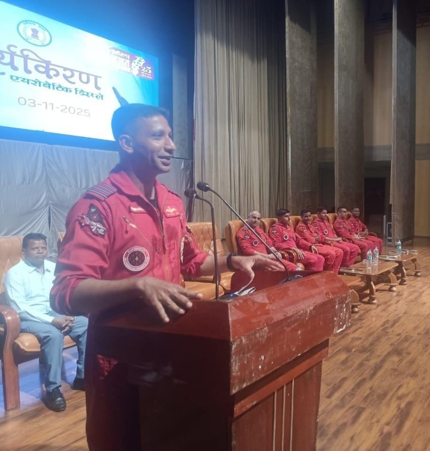 रायपुर में सूर्यकिरण एरोबैटिक टीम ने बच्चों से की प्रेरक मुलाकात, देशभक्ति और अनुशासन का दिया संदेश