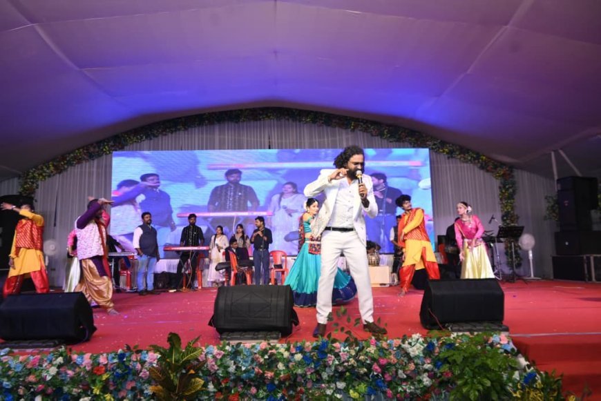 राज्योत्सव रजत जयंती के दूसरे दिन छत्तीसगढ़ी गीत-संगीत का जादू, अनुराग शर्मा की मधुर आवाज़ ने बांधा समां