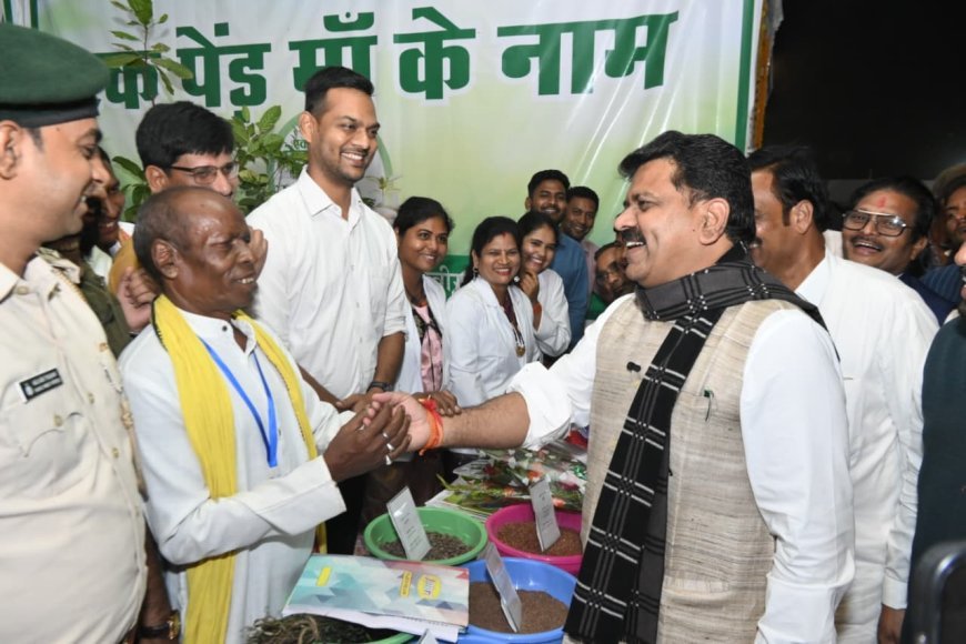 उपमुख्यमंत्री विजय शर्मा ने कवर्धा राज्योत्सव में विकास प्रदर्शनी का किया अवलोकन, नागरिकों को दी गई योजनाओं की जानकारी