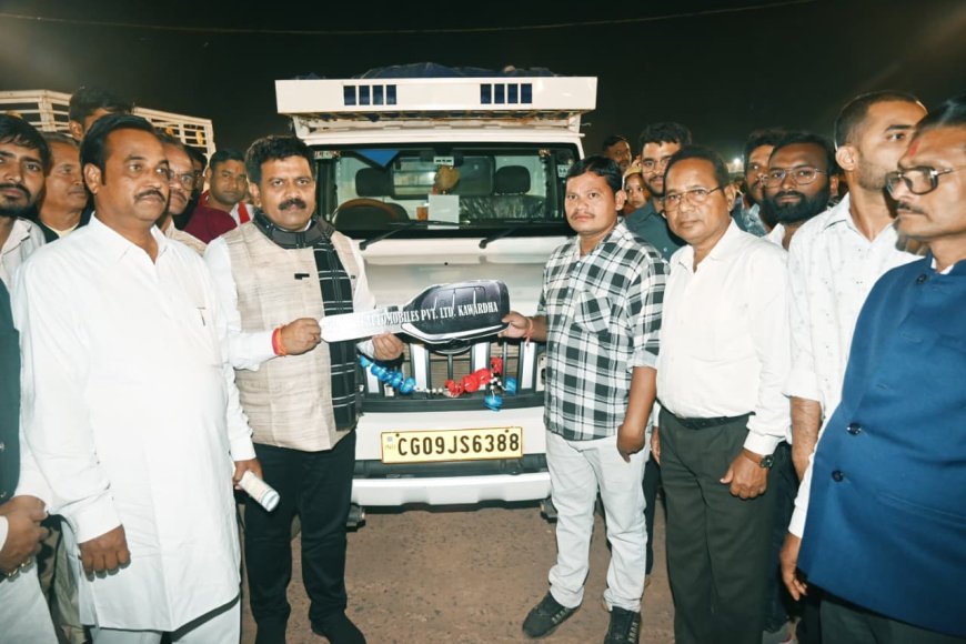 उपमुख्यमंत्री विजय शर्मा ने पीएम मत्स्य संपदा योजना के तहत मत्स्यपालकों को सौंपी पिकअप वाहन की चाबियाँ