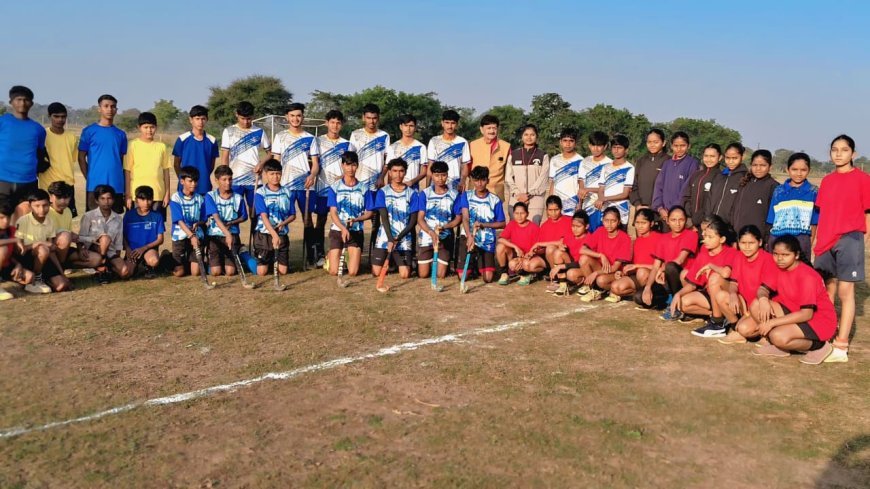 भारतीय हॉकी के 100 गौरवशाली वर्ष पर बारगांव में जश्न, फ्रेंडली मैच में बालक-बालिकाओं ने दिखाया शानदार खेल