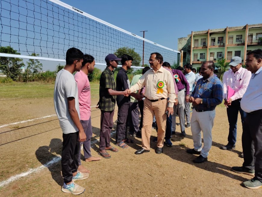 संत कबीर कृषि महाविद्यालय में शुरू हुई अंतरकक्षा खेलकूद प्रतियोगिताएँ — छात्रों में दिखा उत्साह और टीम भावना