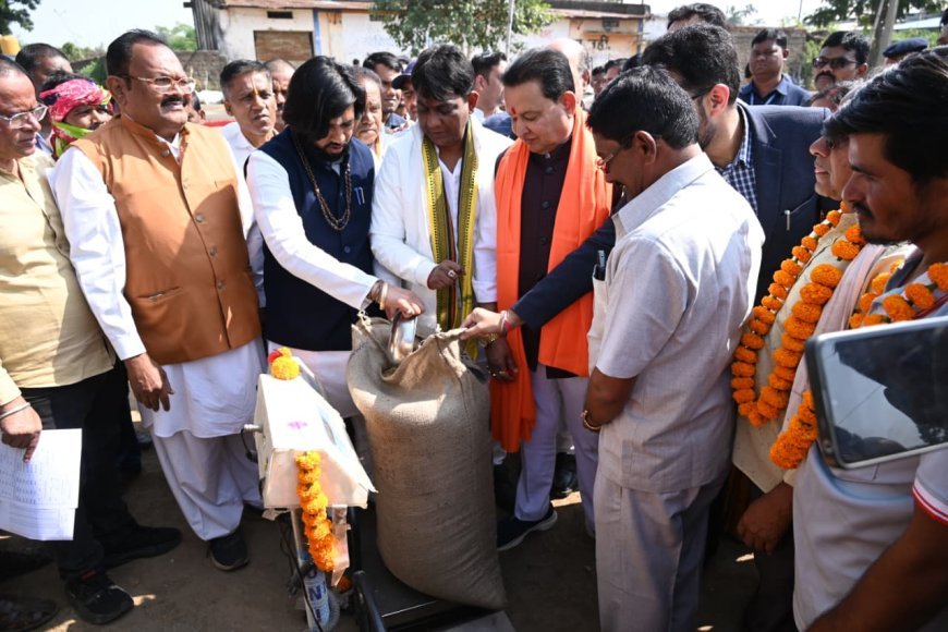 महासमुंद जिले में समर्थन मूल्य पर धान खरीदी का शुभारंभ, किसानों में उत्साह