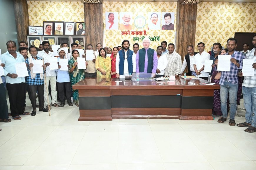 कैबिनेट मंत्री गुरु खुशवंत साहेब ने आरंग क्षेत्रीय कार्यालय में किया जनदर्शन, 50 पीएम आवास हितग्राहियों को स्वीकृति पत्र