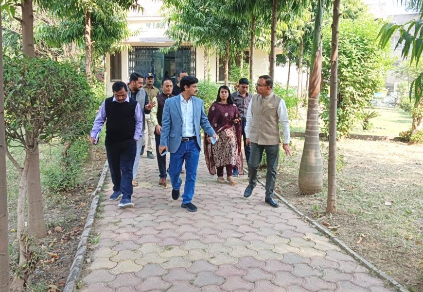 बुरहानपुर में जिला निर्वाचन अधिकारी ने नगर निगम एसआईआर कार्य का औचक निरीक्षण