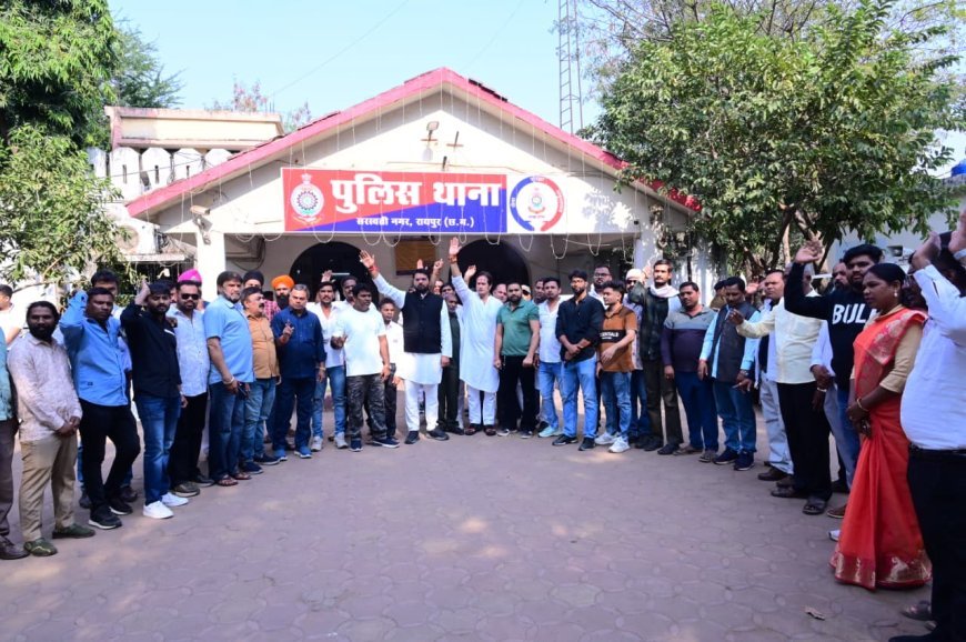 सरस्वती नगर थाने का घेराव: युवाओं पर हुई FIR के विरोध में कांग्रेस का प्रदर्शन तेज