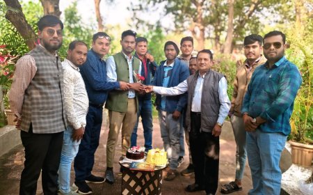 महासमुंद जिला मीडिया एसोसिएशन के अध्यक्ष छायाकांत भट्ट का जन्मदिवस धूमधाम से मनाया गया