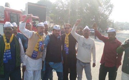 बलरामपुर में आम आदमी पार्टी ने वित मंत्री ओ.पी. चौधरी का पुतला दहन, महंगाई और रजिस्ट्री दरों के विरोध में प्रदर्शन