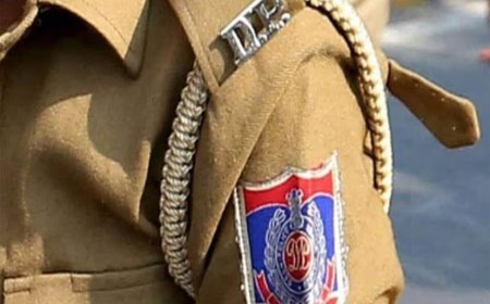 दिल्ली पुलिस की महिला सब-इंस्पेक्टर गिरफ्तार, दुष्कर्म पीड़िता की मां से 15 हजार की रिश्वत लेते रंगे हाथ पकड़ी गई