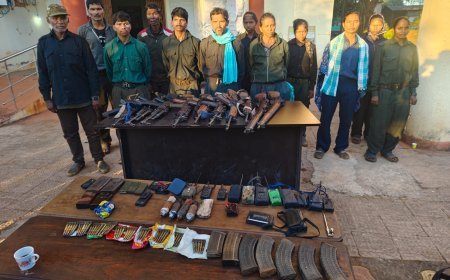 खैरागढ़-छुईखदान-गंडई में नक्सल उन्मूलन अभियान को बड़ी सफलता, 12 हथियारबंद नक्सलियों ने किया आत्मसमर्पण