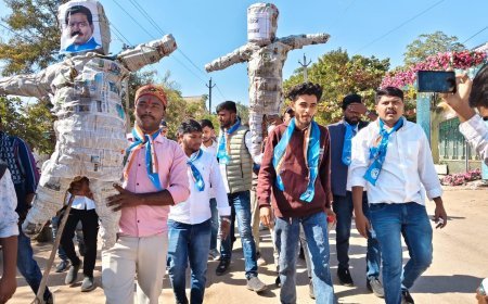 एनएसयूआई कवर्धा का उग्र प्रदर्शन, गृह मंत्री विजय शर्मा व कॉलेज प्रशासन का पुतला दहन