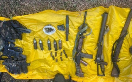 सुरक्षा बलों की बड़ी सफलता: लमरा जंगल से नक्सलियों का भारी हथियार और विस्फोटक डंप बरामद