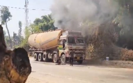 चलती ट्रक में लगी आग, चालक और ग्रामीणों की सूझबूझ से टला बड़ा हादसा