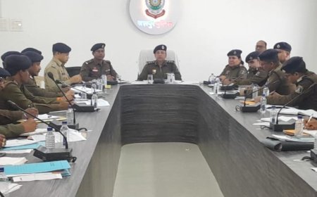 अपराध समीक्षा बैठक में एसएसपी जशपुर सख्त, लंबित मामलों के शीघ्र निराकरण व ताबड़तोड़ चेकिंग के निर्देश