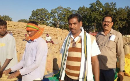 केशकाल न्यूज़ : किसान कांग्रेस जिला अध्यक्ष हिरालाल नेताम ने बांसकोट धान खरीदी केंद्र का किया औचक निरीक्षण