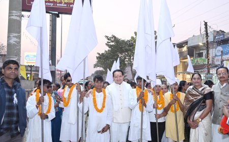बाबा गुरु घासीदास जयंती पर बसना विधायक डॉ. संपत अग्रवाल हुए शोभायात्रा में शामिल, दिया समानता और एकता का संदेश