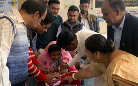 जिला चिकित्सालय में पल्स पोलियो अभियान का शुभारंभ, नगर पालिका अध्यक्ष ने बच्चों को पिलाई पोलियो वैक्सीन