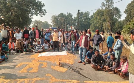 धान खरीदी में कथित धांधली के विरोध में सुकमा में कांग्रेस का चक्का जाम, किसानों के समर्थन में NH-30 पर प्रदर्शन