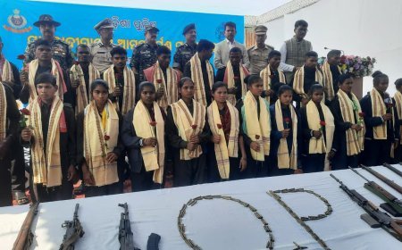 उड़ीसा के डीजीपी के समक्ष 22 नक्सलियों का ऐतिहासिक आत्मसमर्पण, सुकमा सीमा से सटे इलाकों में नक्सल नेटवर्क को बड़ा झटका