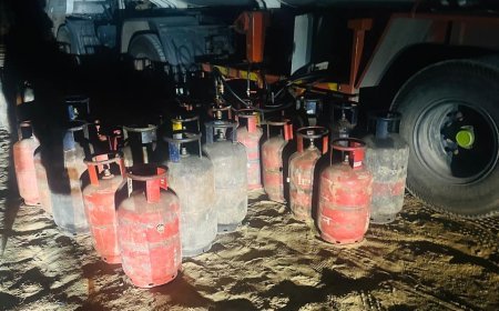 सरायपाली में बड़ी कार्रवाई: अवैध गैस रिफिलिंग करते 6 कैप्सूल ट्रक और 100 से अधिक सिलेंडर जब्त