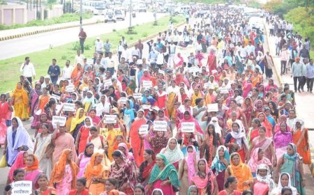 अनियमित कर्मचारियों का जंगी प्रदर्शन, नियमितीकरण की मांग को लेकर मुख्यमंत्री के नाम सौंपा ज्ञापन