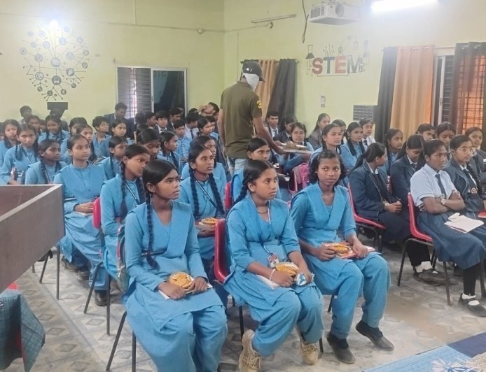 पीएम  स्वामी आत्मानंद विद्यालय में सॉइल हेल्थ जागरूकता कार्यक्रम, विशेषज्ञों ने दी उर्वरक संतुलन व मिट्टी संरक्षण की सीख