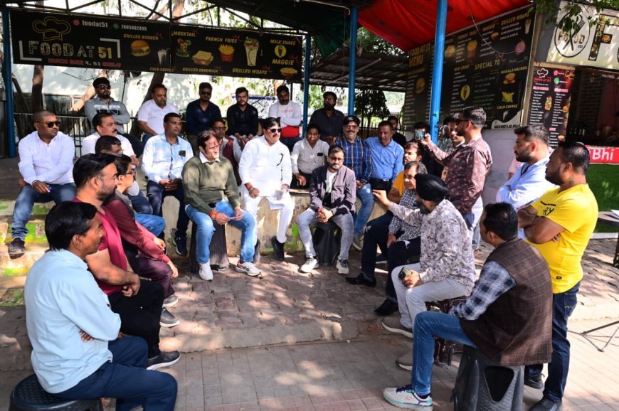 नई जमीन गाइडलाइन के विरोध में किसानों व जमीन कारोबारियों से मिले विकास उपाध्याय व प्रमोद दुबे