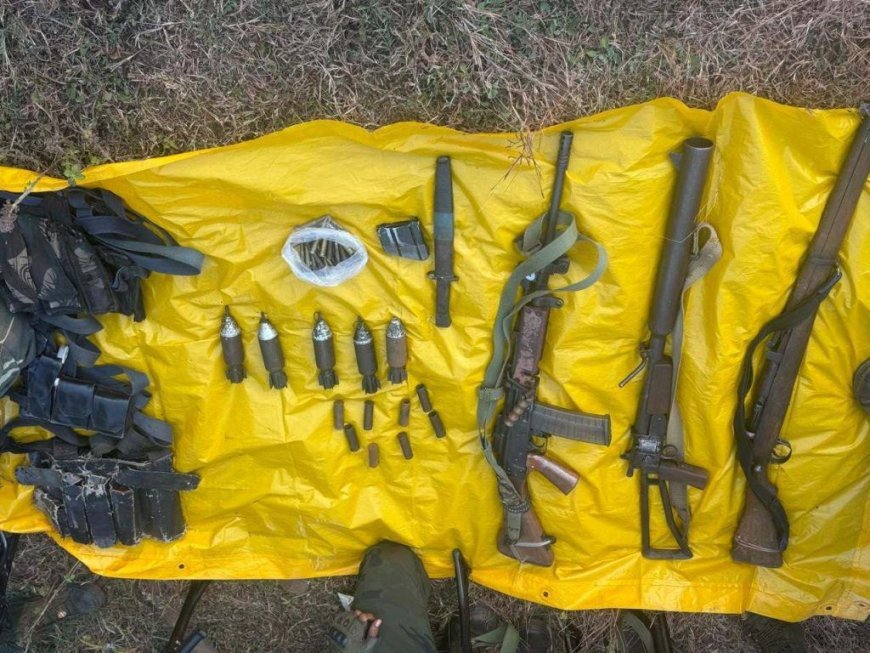 सुरक्षा बलों की बड़ी सफलता: लमरा जंगल से नक्सलियों का भारी हथियार और विस्फोटक डंप बरामद