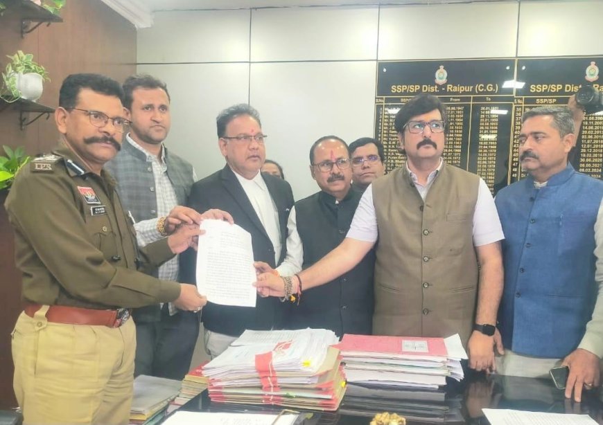 लालपुर के निस्तारी तालाब को बचाने कलेक्टर को सौंपा गया ज्ञापन, निवासियों ने की तत्काल सुधार की मांग