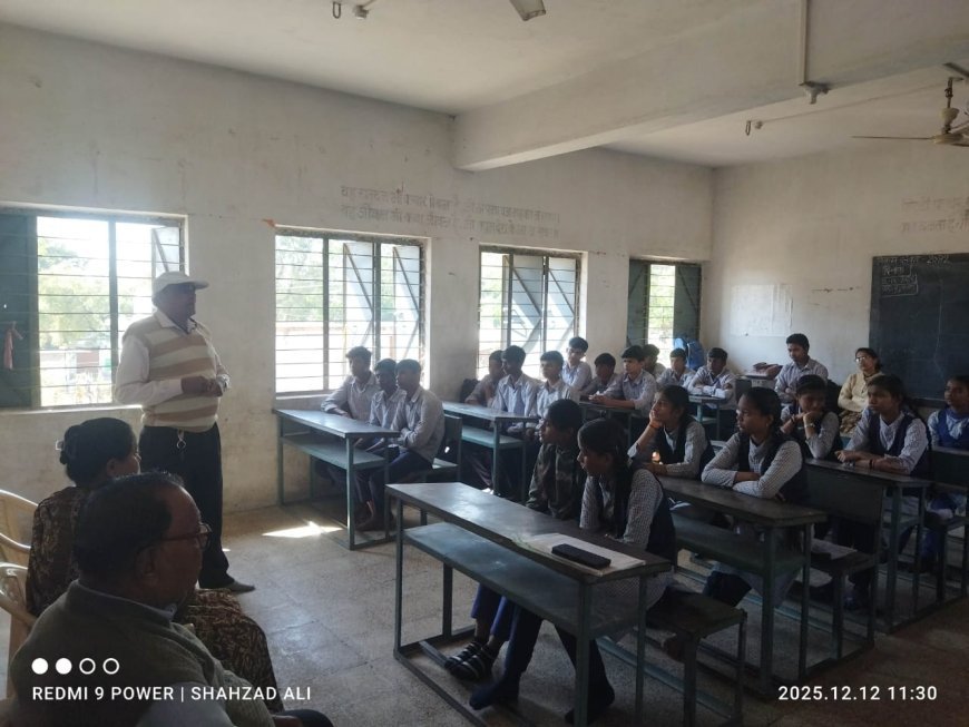 नेपानगर में यूनिवर्सल हेल्थ कवरेज डे पर जागरूकता शिविर का आयोजन, पीएलवी ने दी स्वास्थ्य अधिकारों और योजनाओं की जानकारी