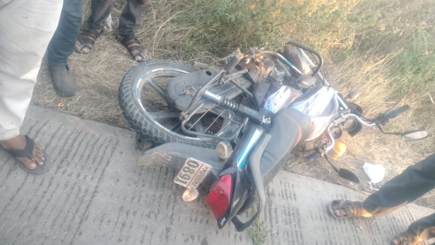 अंबाड़ा में अज्ञात वाहन की टक्कर से दो बाइक सवारों की मौके पर मौत, चालक फरार