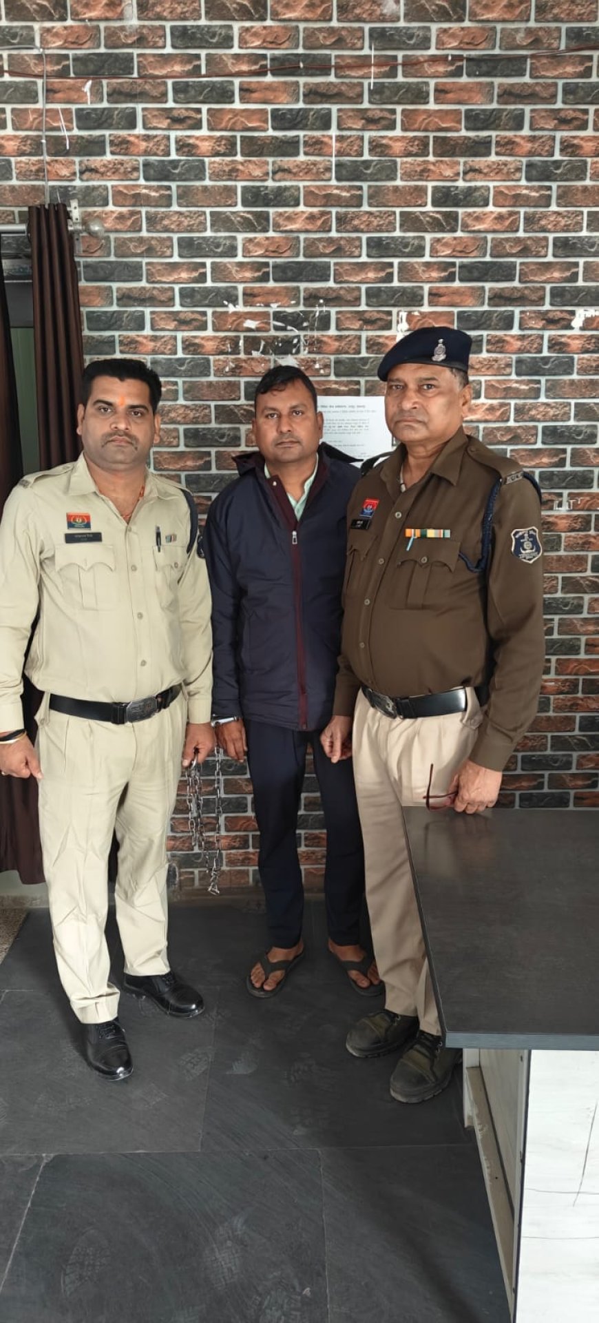 फर्जी बैंक खाता खोलकर अवैध लेन-देन करने वाला 4 साल से फरार बैंक कर्मचारी गिरफ्तार