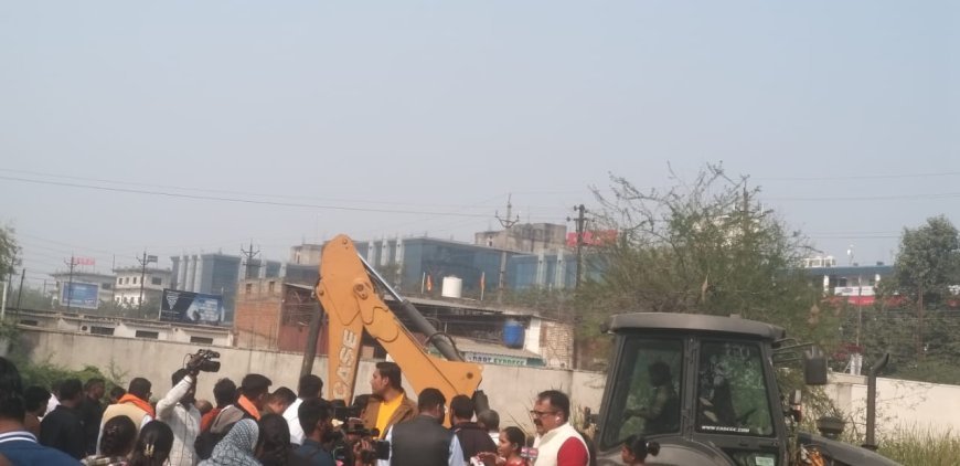 पचपेड़ी नाका के पास भूमि विवाद और धार्मिक स्थल तोड़फोड़ का गंभीर मामला, प्रशासन से कार्रवाई की मांग