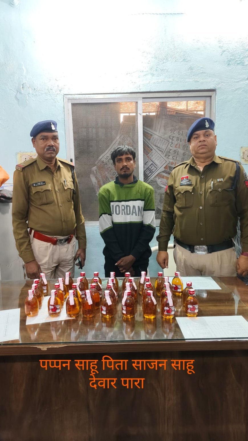 तेलीबांधा पुलिस की बड़ी कार्रवाई, 35 पौवा देशी शराब के साथ आरोपी गिरफ्तार