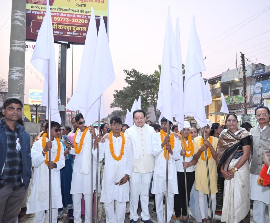 बाबा गुरु घासीदास जयंती पर बसना विधायक डॉ. संपत अग्रवाल हुए शोभायात्रा में शामिल, दिया समानता और एकता का संदेश