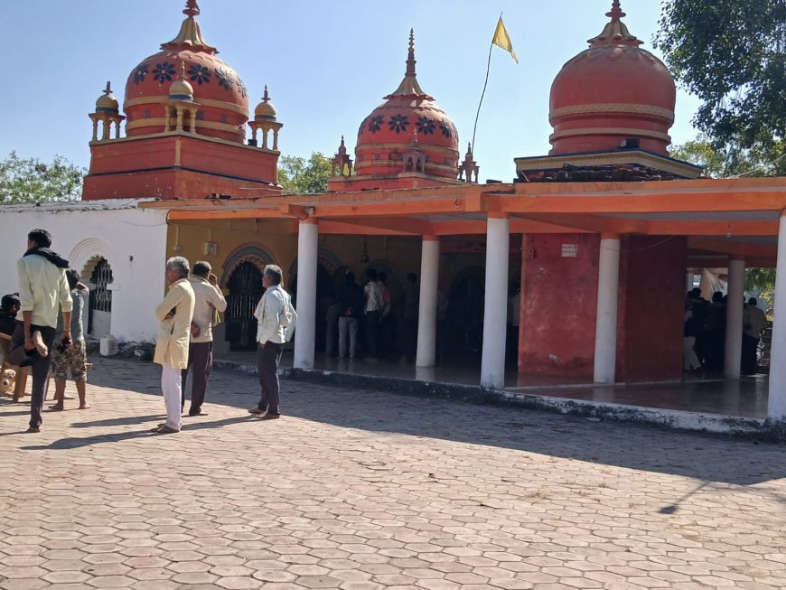 चोरों के हौसले बुलंद — जैतपुर डोमा के राधा-कृष्ण रामजानकी मंदिर में लाखों की चोरी