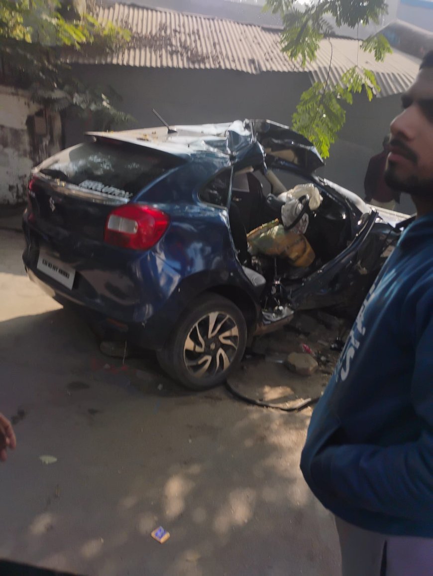 तेज रफ्तार बलेनो कार पेड़ से टकराई, चालक की मौत, एक युवक गंभीर — एंबुलेंस देरी पर उठे सवाल