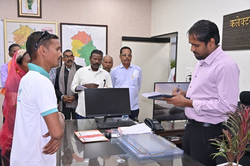 कलेक्टर के निर्देश पर चैतू राम को तत्काल मिला श्रवण यंत्र, जनदर्शन में 77 आवेदनों पर शीघ्र निराकरण के निर्देश