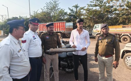 दुर्ग में बिना लाइसेंस वाहन चला रहे 15 नाबालिगों पर यातायात पुलिस की सख्त कार्रवाई, स्कूलों से वाहन जप्त