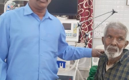 बचेली बाजार में गाय-सांड का आतंक, बुजुर्ग गंभीर रूप से घायल, पूर्व पार्षद फिरोज़ नवाब ने कराया रेस्क्यू