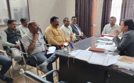 विशेष गहन पुनरीक्षण 2026: धमतरी में दावा-आपत्ति प्रक्रिया को लेकर राजनैतिक दलों के साथ हुई समीक्षा बैठक