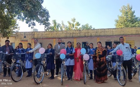 पीएमस्वामी आत्मानंद उत्कृष्ट विद्यालय बांकीमोंगरा में 57 छात्राओं को मिली साइकिलें, शिक्षा के प्रति बढ़ा उत्साह