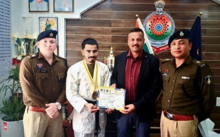 राष्ट्रीय मात्सोगी-डो चैंपियनशिप में स्वर्ण पदक विजेता हिम्मत साहू को पुलिस अधीक्षक ने किया सम्मानित